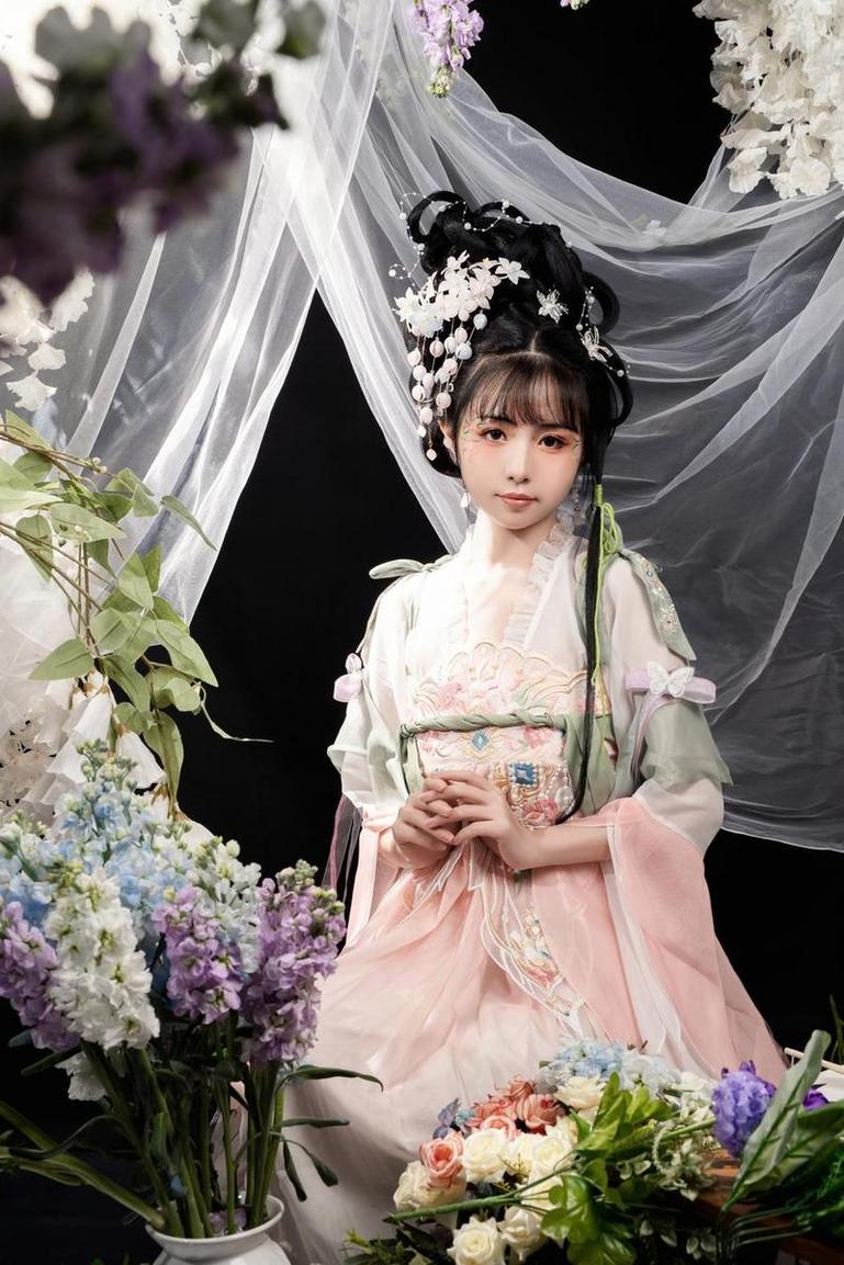 清新如画的喵小吉蕾姆cos美图