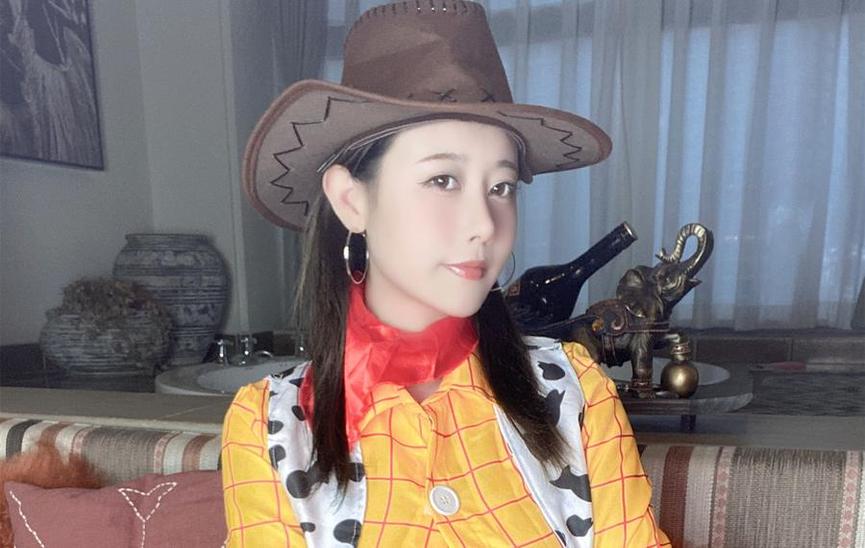 奈汐酱女拳精选美照，将你带入舒适的超现实世界。