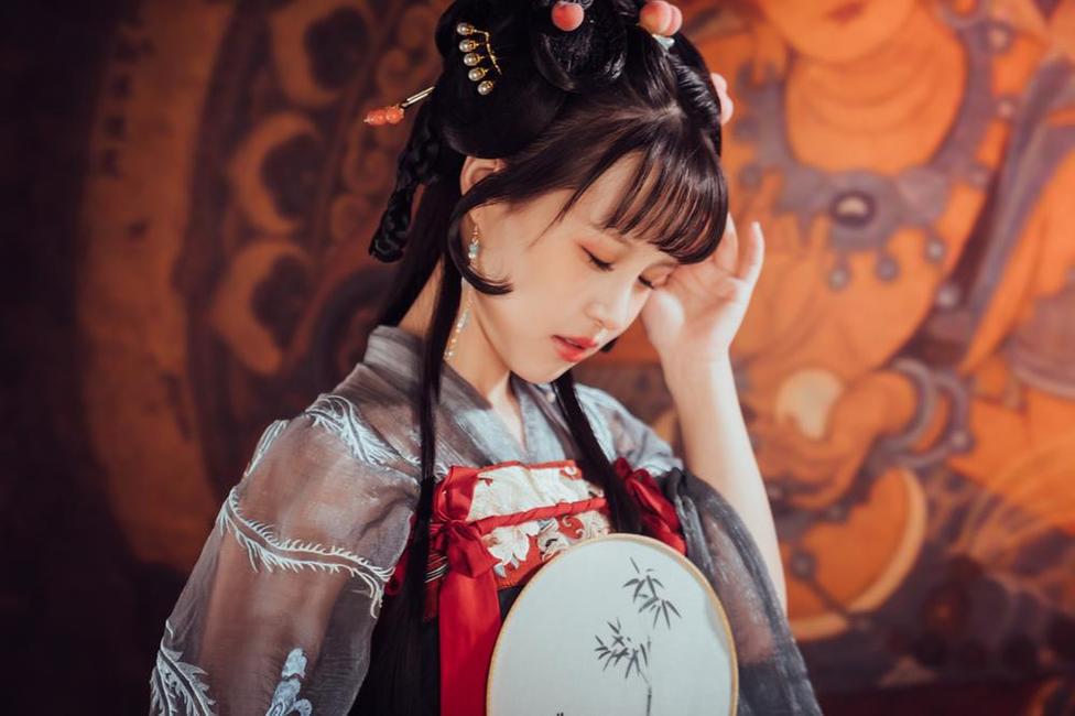 美少女晕崽工地摄影大赏，点击进入看照片。