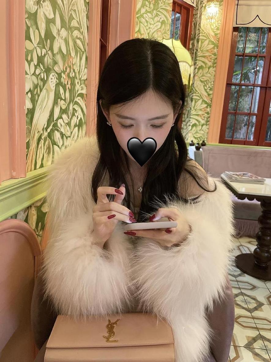 揭秘chloe霏霏资源密码中的精美照片集，带你穿越时空