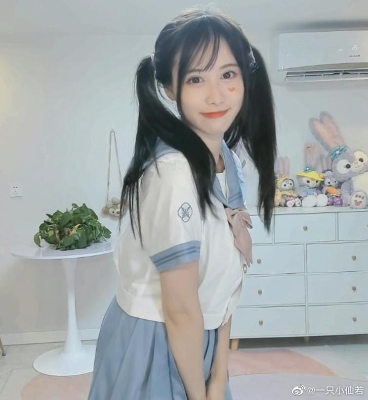 一只小仙若舰长群更新的原图合集。
