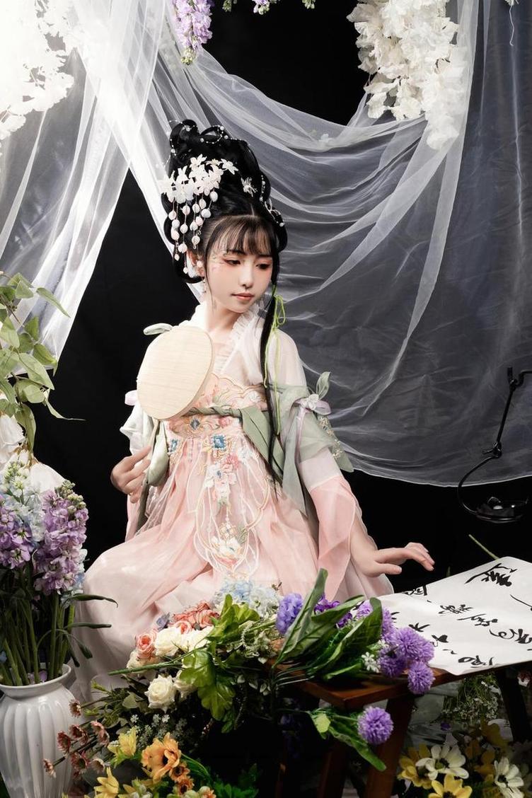 发现喵小吉原神cos甘雨完整版前所未见的美感的赏析