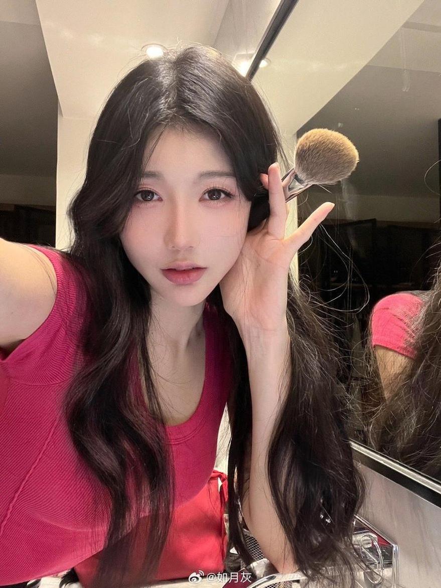 如月灰超话唯美拍摄：流星雨夜