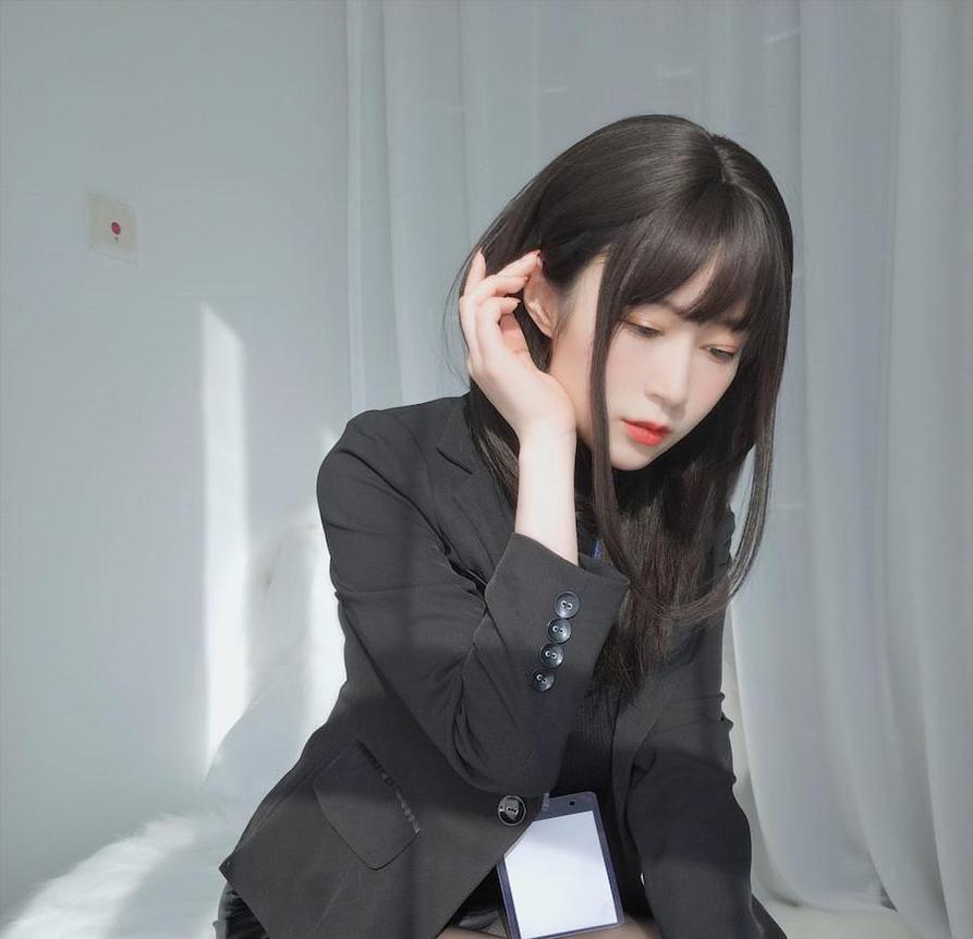 坚定地用眼观白银81图片，只为留住每一张作品的美。