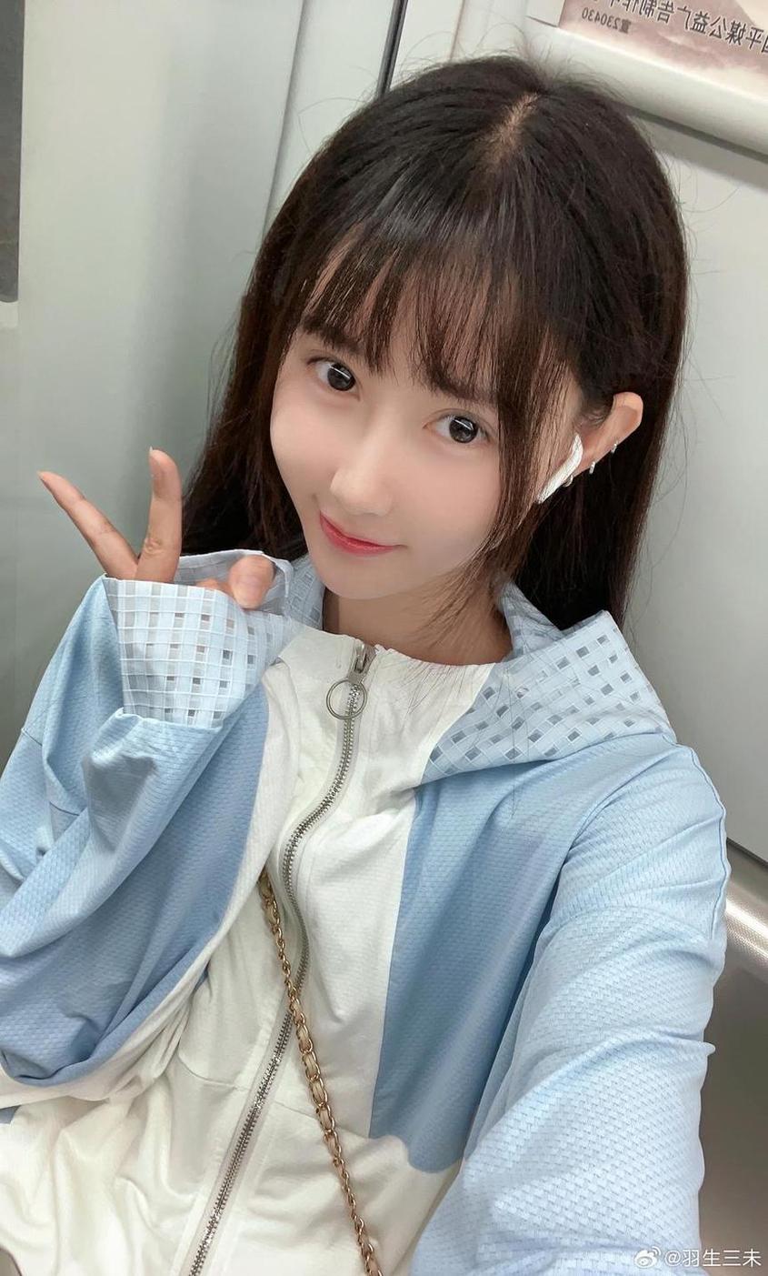 羽生三未的微博图包放送，好看cosplay让你看得不亦乐乎