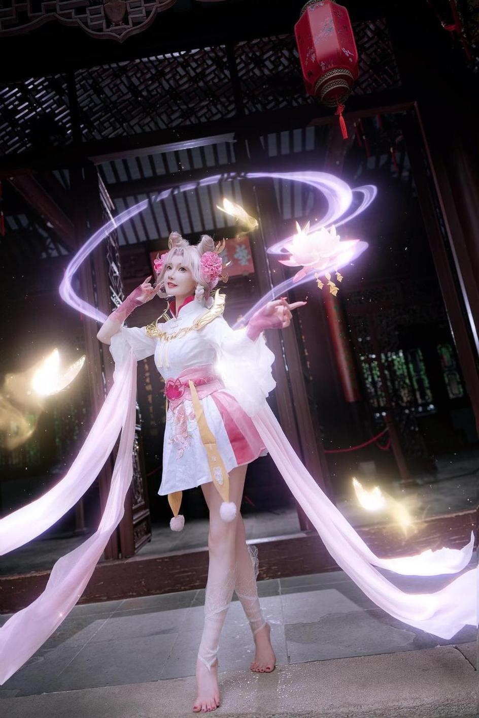 “红颜薄命”，露儿大魔王cos千仞雪美图耐人寻味