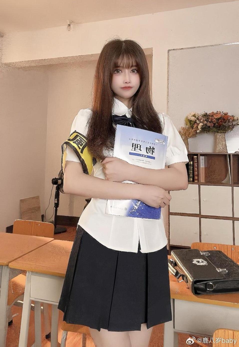 鹿八岁baby魅魔最新cosplay作品，艺术之美无处不在